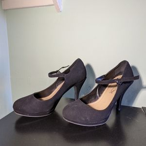 Black, Close Toe Heels w/ Ankle Strap